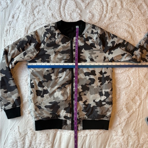Camo Bomber reversible Jacket. No tag for size - check out measurements. B6 - Picture 5 of 7